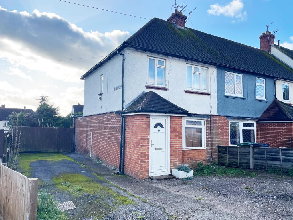 Lot: 15 - THREE-BEDROOM END-TERRACE HOUSE FOR IMPROVEMENT - Front of property